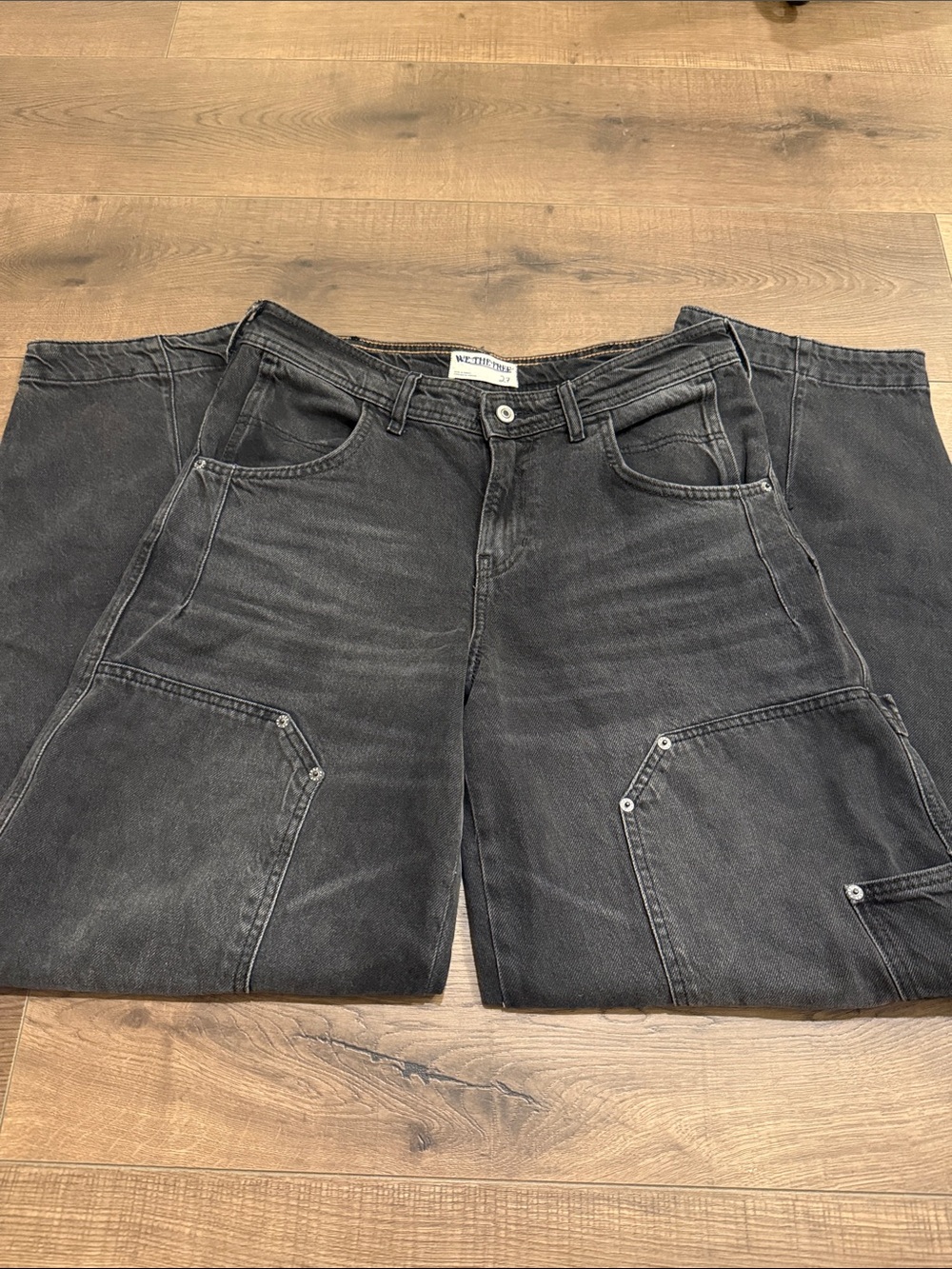 Relaxed Black Women's Jeans with Utility Pockets